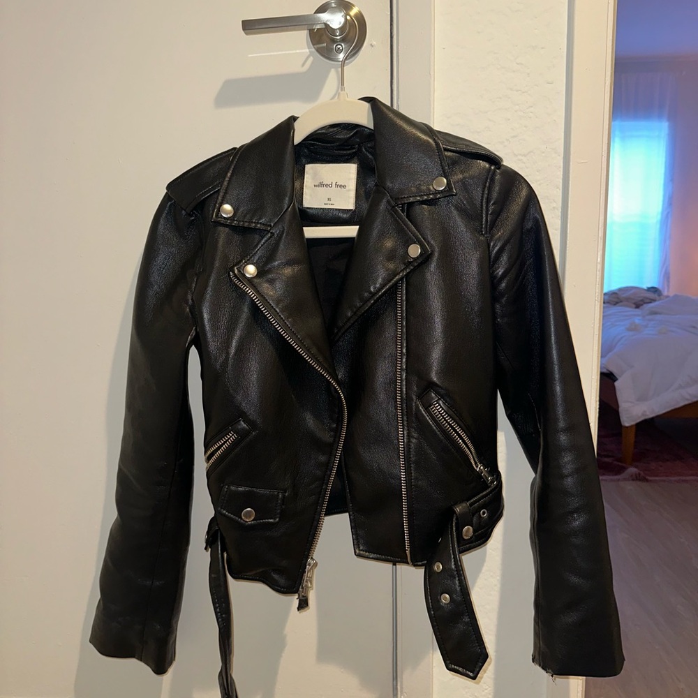 Aritzia Cropped Leather Jacket XS